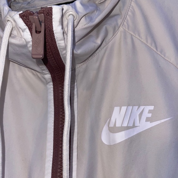Women’s Nike Windbreaker. Good Condition. XS. - Picture 3 of 5